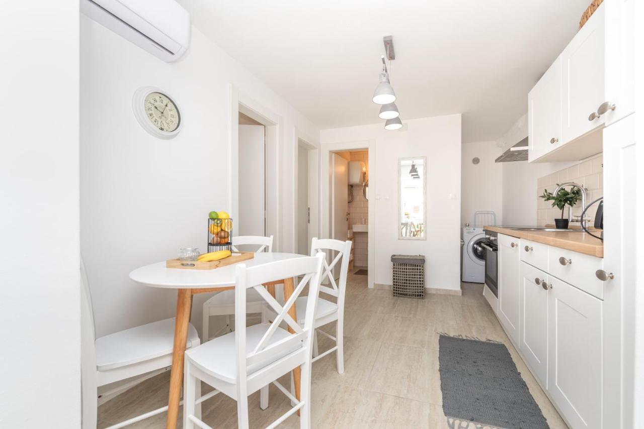 Apartment Tema Vir Exterior photo