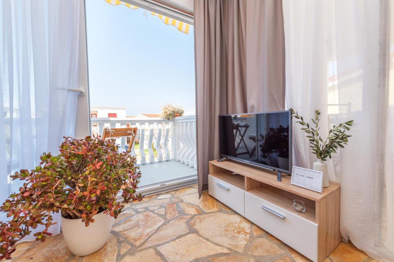 Apartment Tema Vir Exterior photo